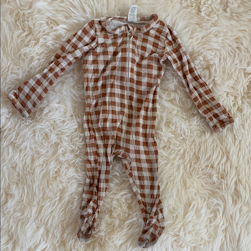 Kate Quinn Gingham Bamobb Footie in Brown and White 6-9mo